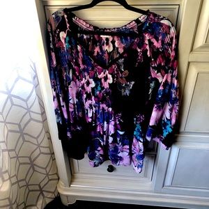Floral top, very cute ‘fit n flare’ cut.